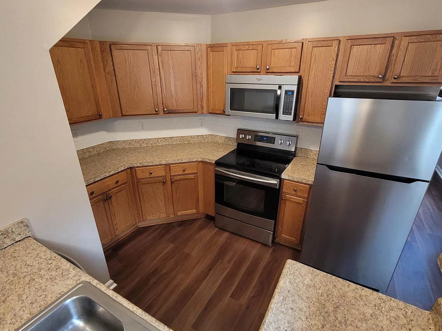 3 bed, 2.5 bath, 1375 sqft, $1,950 — Photo 2