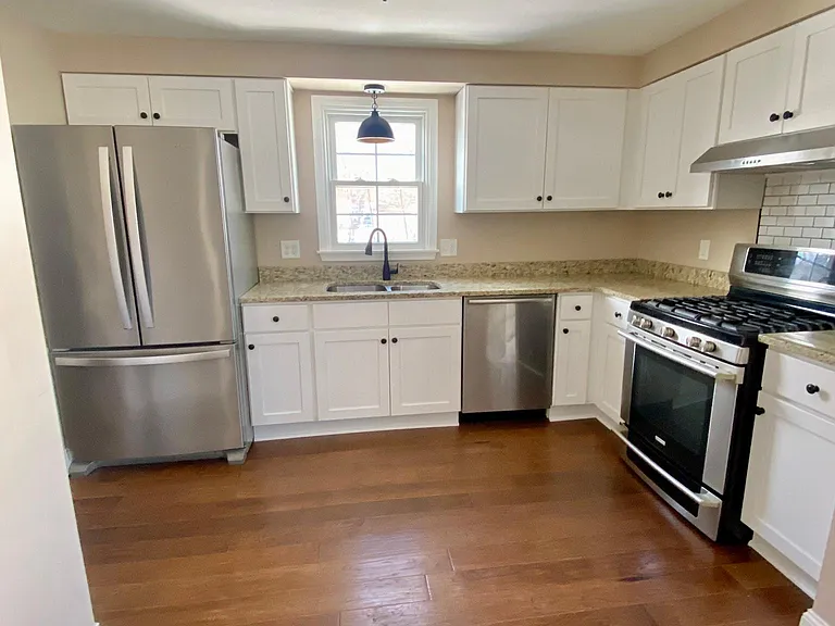 435 Baker Dr #B — Photo 2