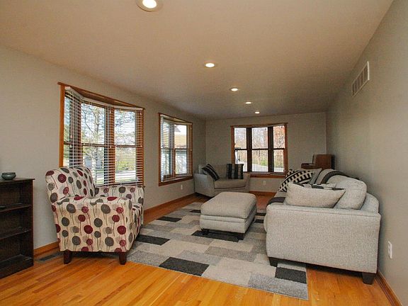 5th image of 4048 N Ascot Pl