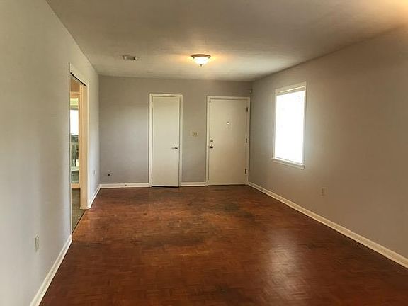 3rd image of 103 Saratoga Cir