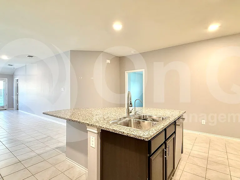 1113 Meadow Side Dr — Photo 5