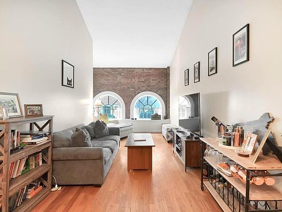 5th image of 106 13th St APT 224