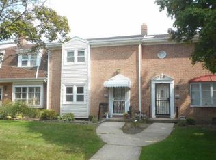 5849 Bear Creek Dr, Bedford Heights, OH
