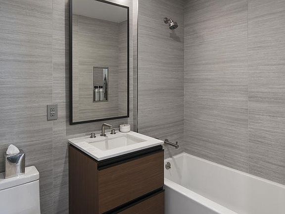 3rd image of 123 Linden Blvd APT 7V