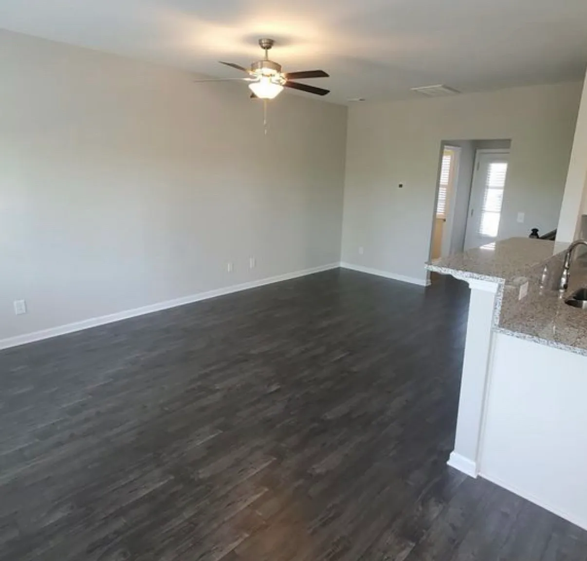 3 bed, 2.5 bath, 1454 sqft, $2,000 — Photo 4