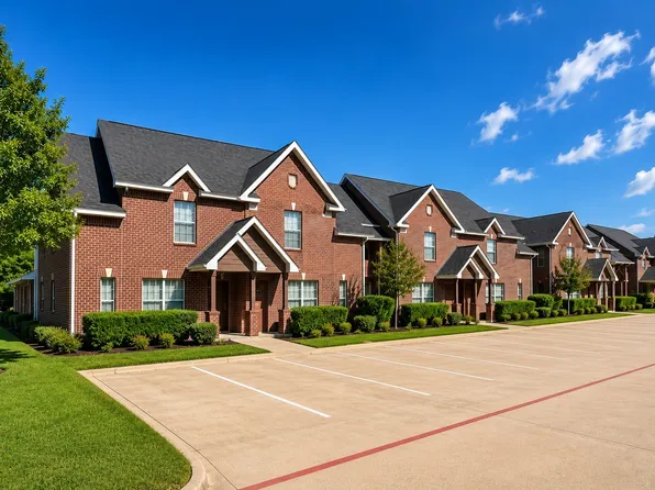 711 Thompson Dr, Waller, TX 77446