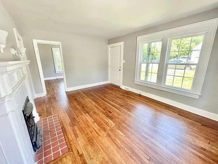 811 Dana Pl — Photo 9