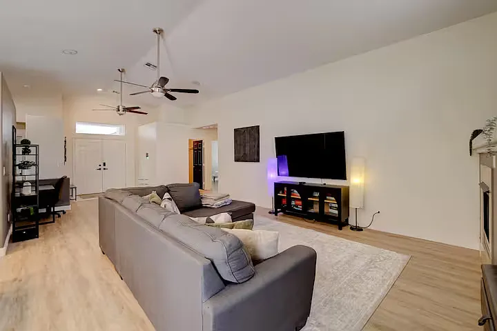 4 bed, 1814 sqft, $4,500 — Photo 3