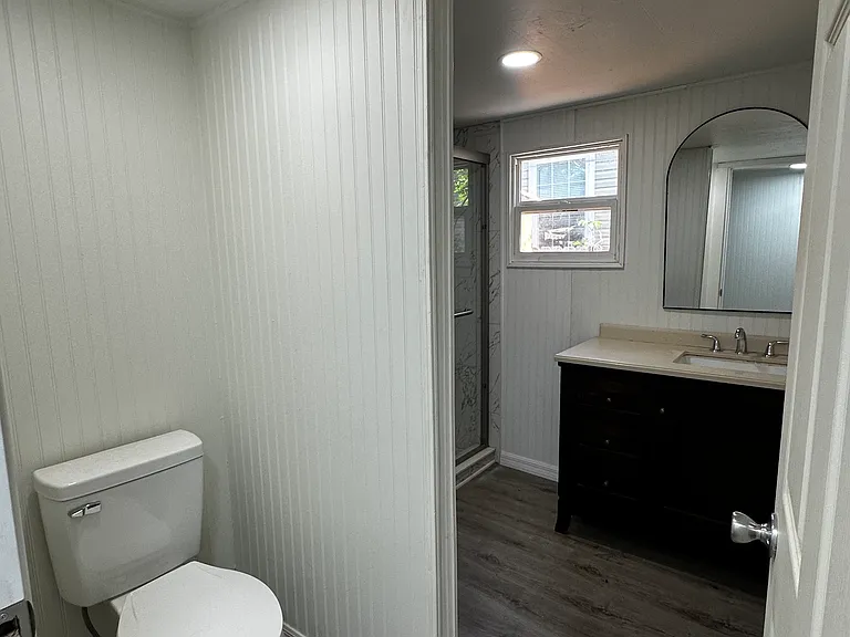 114 Portia St N — Photo 2