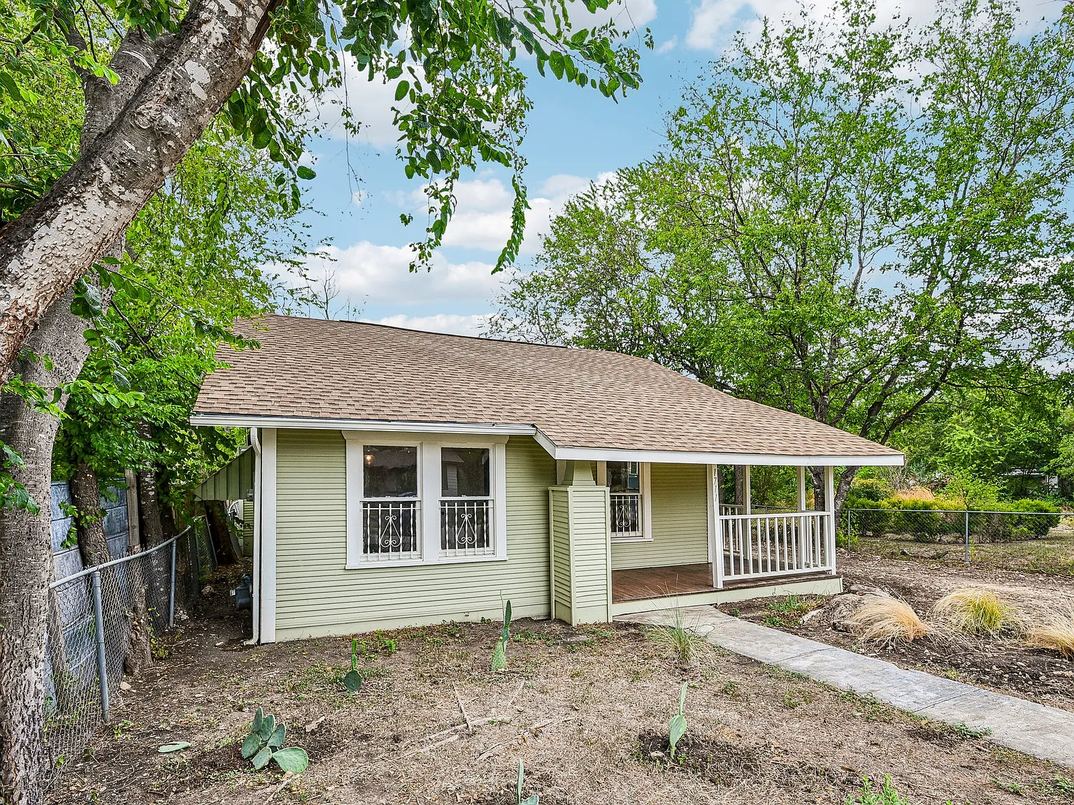 3 bed, 1056 sqft, $1,700 — Photo 3