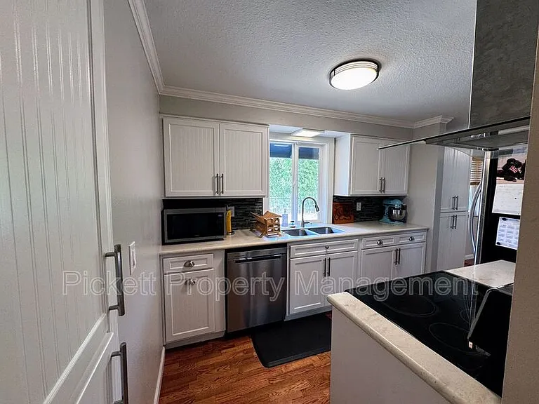 2270 Madrona Dr SE — Photo 9