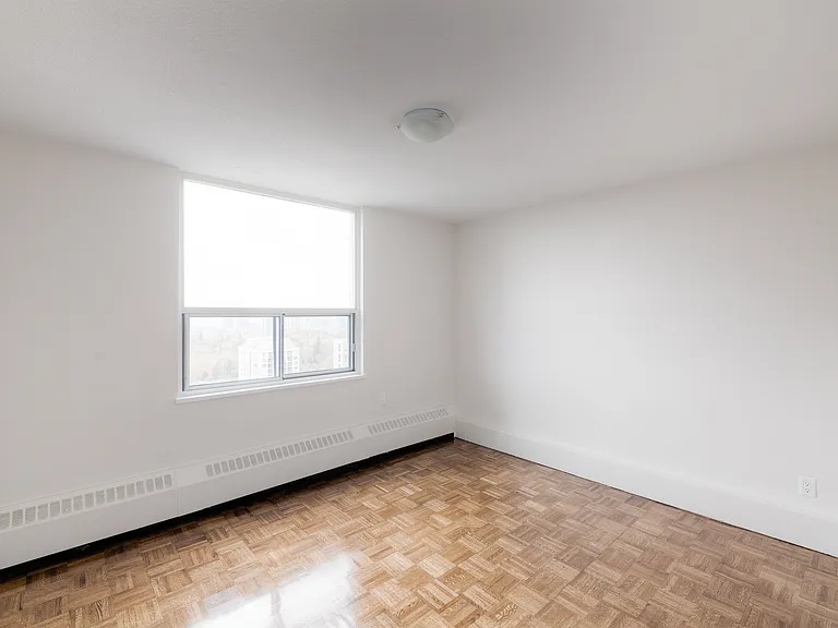 225 Davisville Ave — Photo 18
