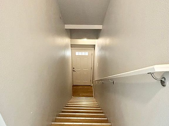 4th image of 424 NE Stafford St #B-5