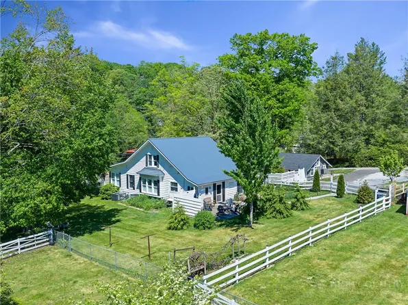 490 Cranberry Street, Newland, NC 28657
