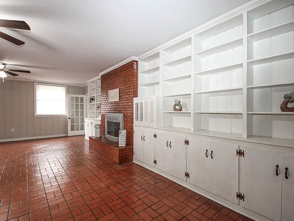4th image of 505 Kenwood Ln