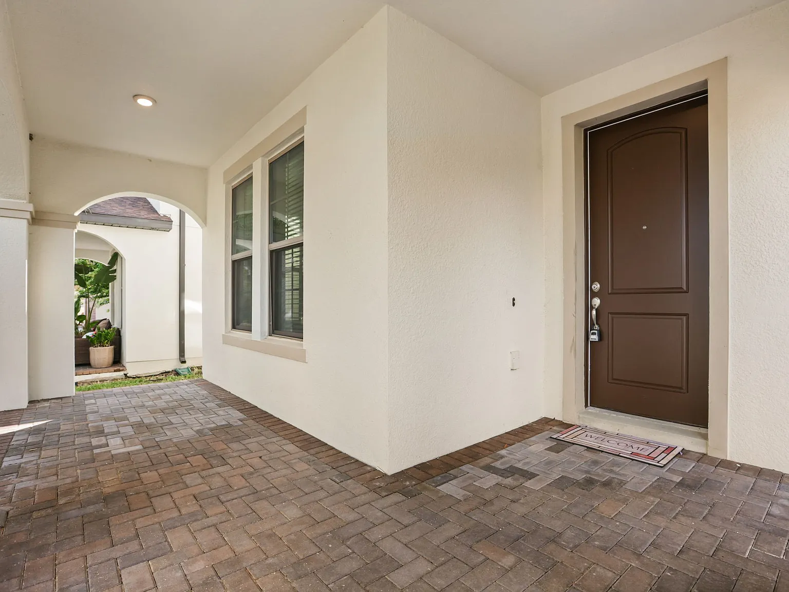 6 bed, 4176 sqft, $5,700 — Photo 2