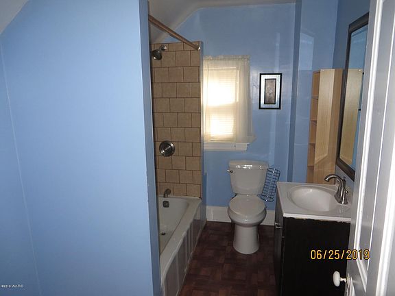 5th image of 820 Veto St NW