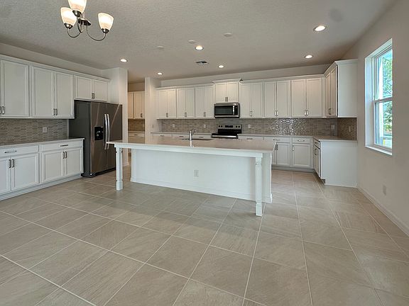 Modern Open-Concept Kitchen in Central Florida Home