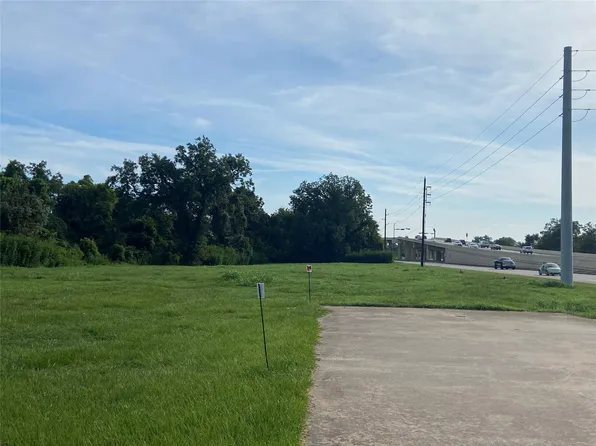 1221 E Highway 90a, Richmond, TX 77406