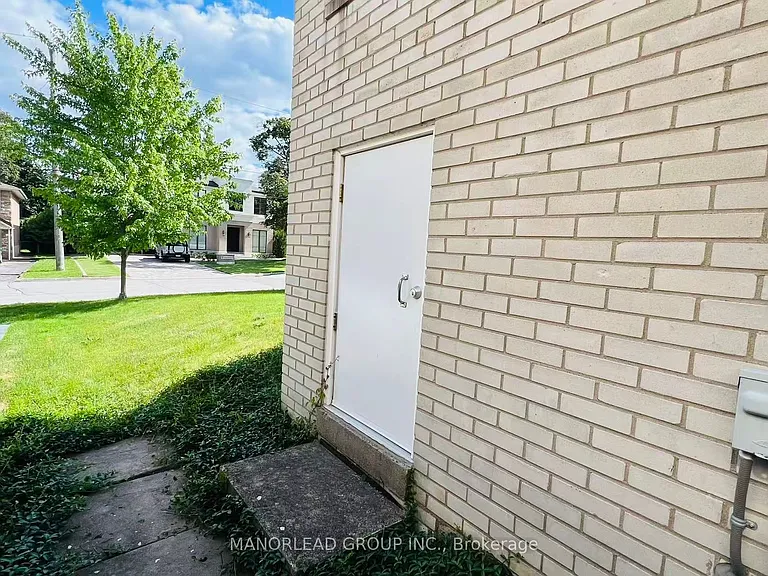 10 Greenyards Dr — Photo 42
