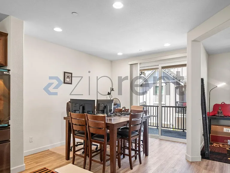 2387 Central Pkwy — Photo 16