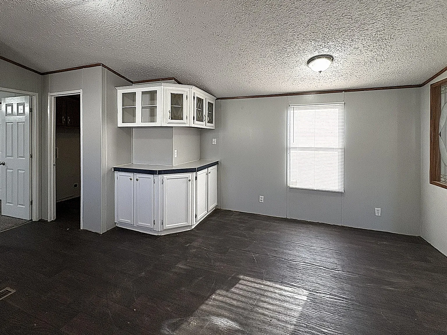 3 bed, 1216 sqft, $949 — Photo 3