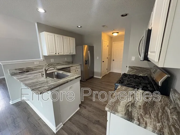 221 Danesway Dr — Photo 6