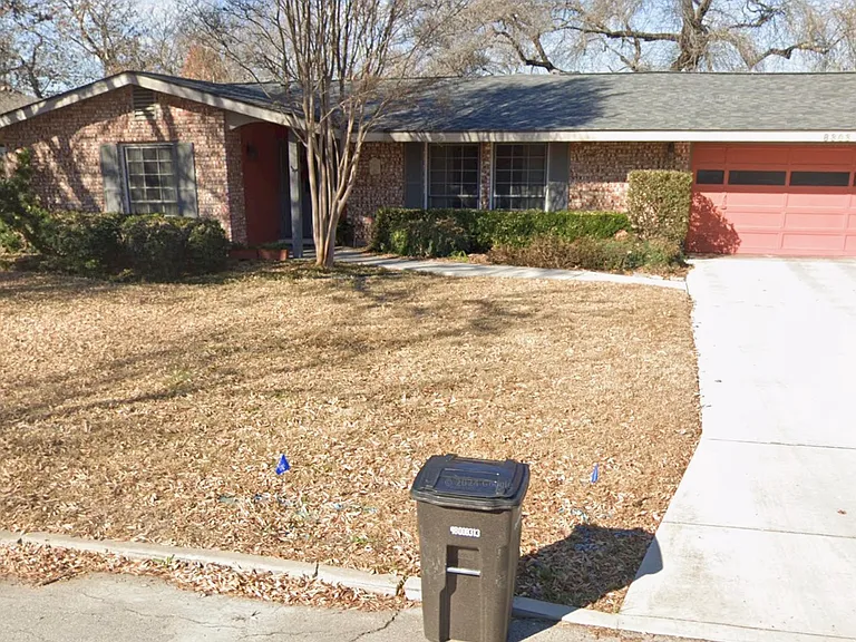 8306 Laurelhurst Dr — Photo 2