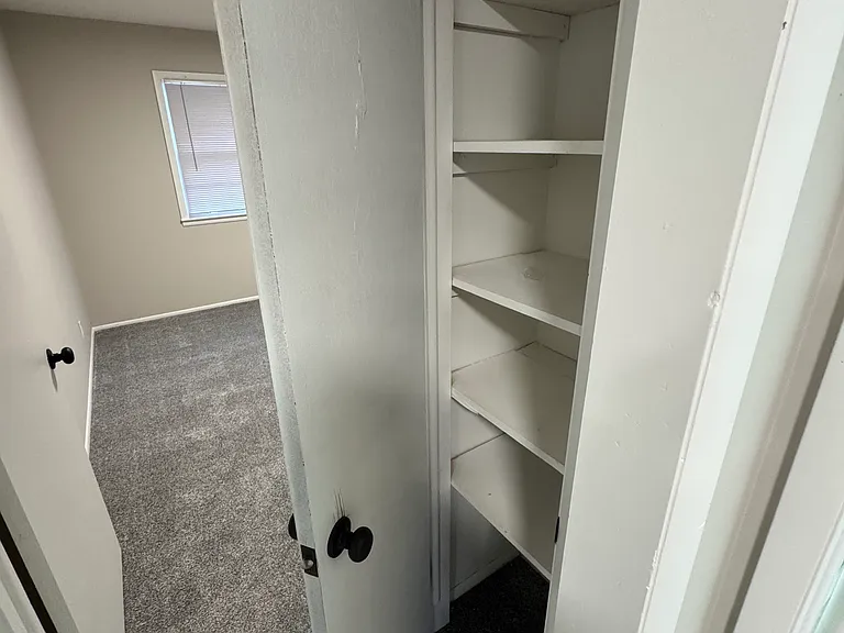 204 W 5th St #2 — Photo 9