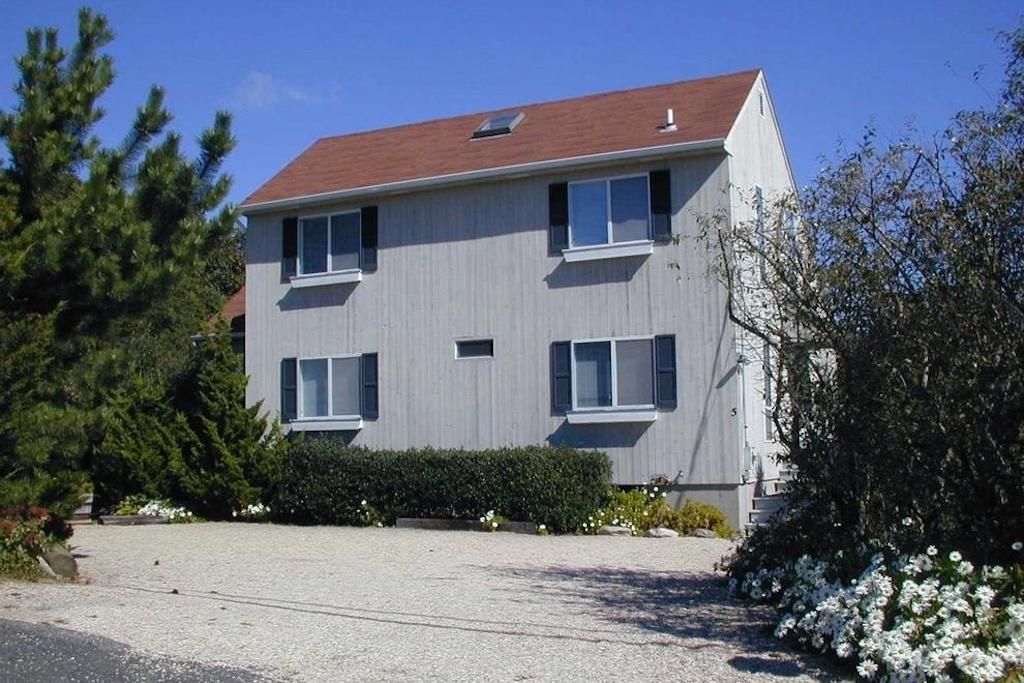 5 Mako Ln, Amagansett, NY 11930 Out East