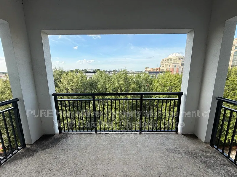 2 bed, 2.0 bath, 1112 sqft, $2,349 — Photo 2