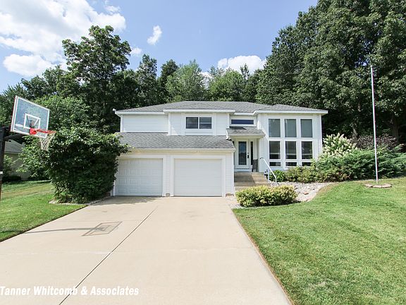 2nd image of 5831 Grand Oaks Dr NE