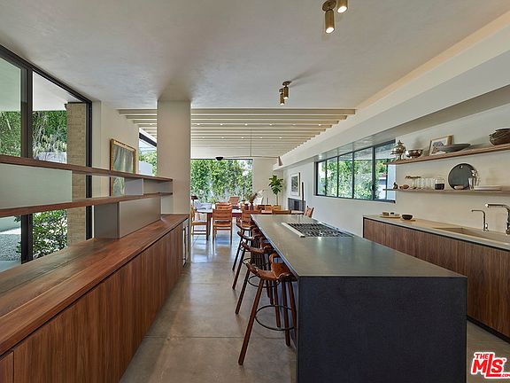 5th image of 515 Westmount Dr