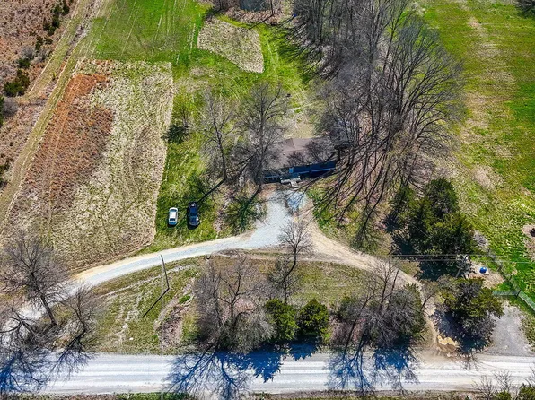 2500 W Blakemore Rd, Sturgeon, MO 65284