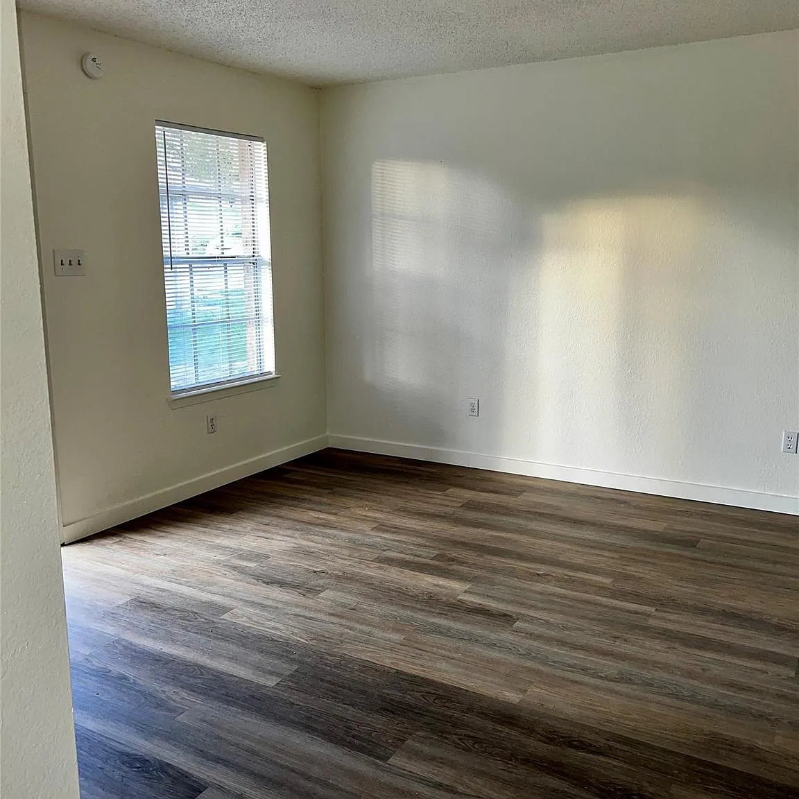 2 bed, 1.0 bath, 768 sqft, $1,000 — Photo 4