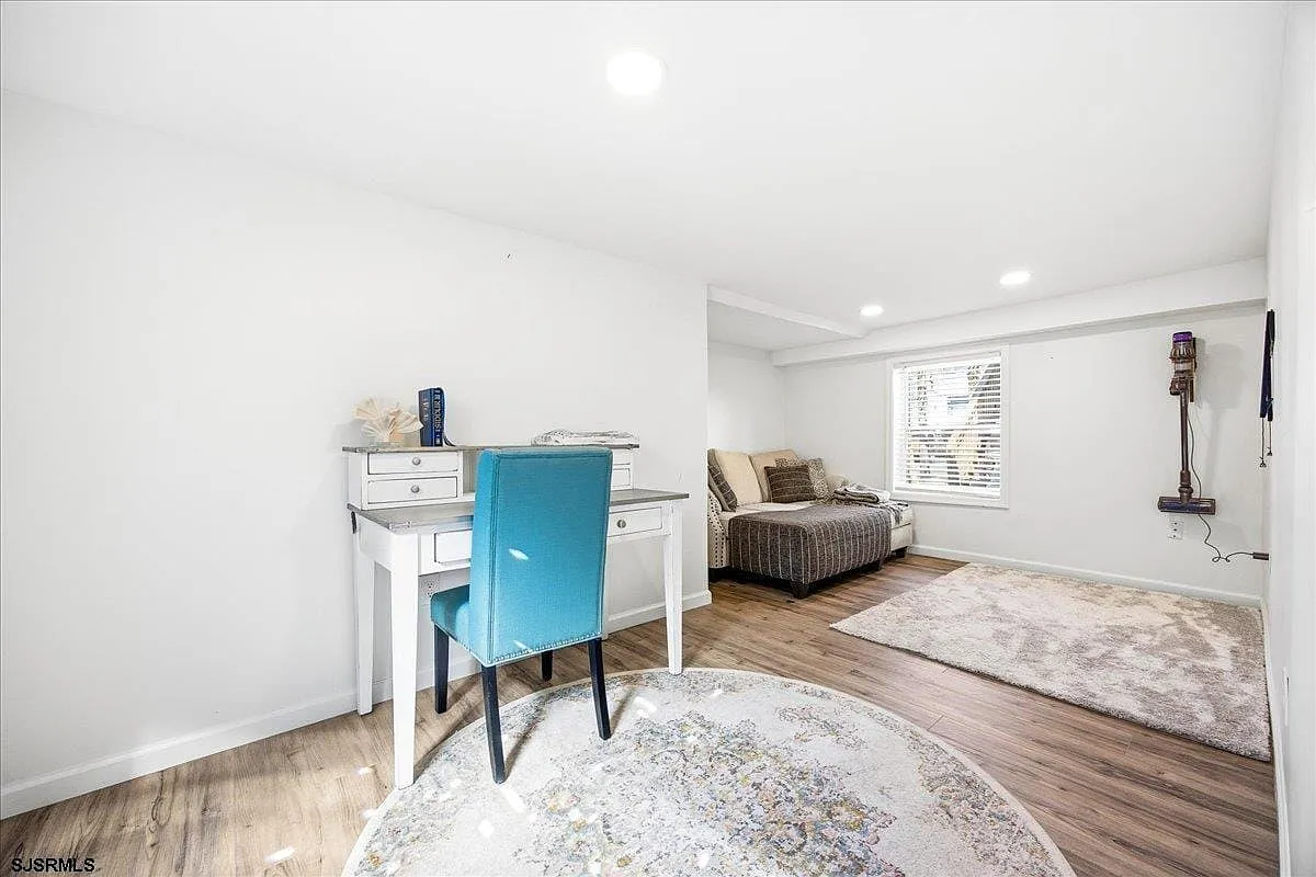 2 bed, 1.0 bath, $2,500 — Photo 3