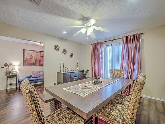 4th image of 1586 Crown View Dr