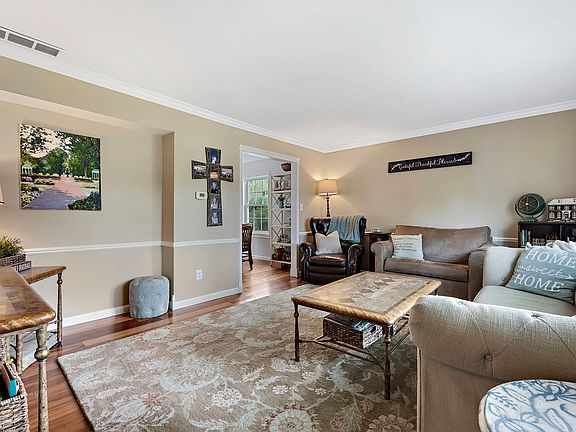 4th image of 160 Periwinkle Ct