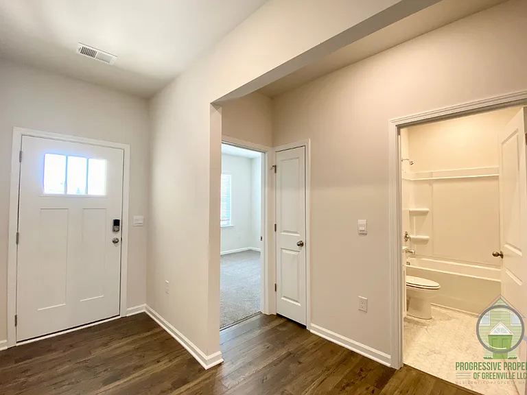 135 Bayridge Rd — Photo 2