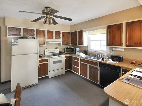 4th image of 1231 Howard Dr