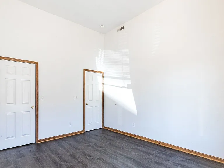 Pinnacle Heights Apartments — Photo 37