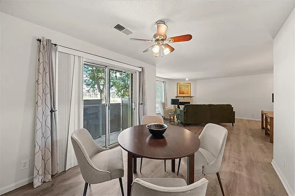 2 bed, 1043 sqft, $1,595 — Photo 1