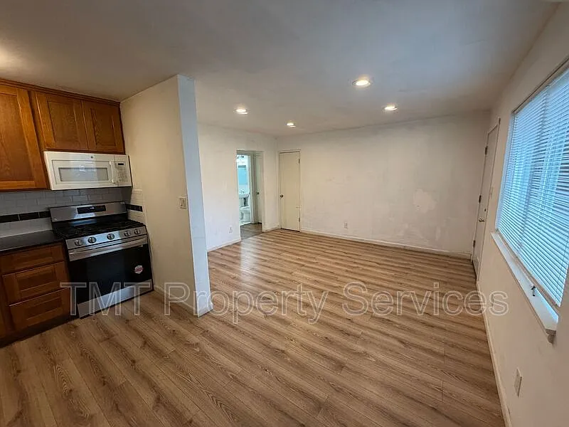 Building Photo - 1615 W St #3
