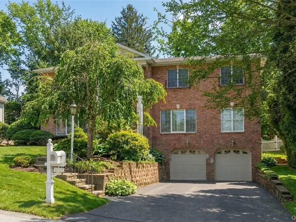 4 Peachtree Lane, Roslyn, NY 11576