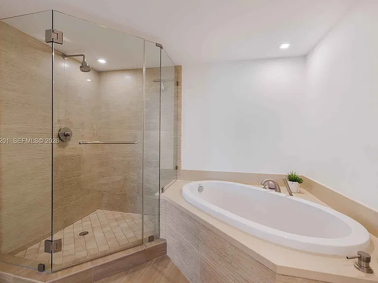 7928 East Dr #101 — Photo 3