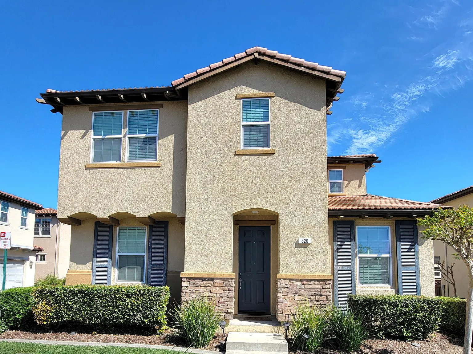 3 bed, 2.5 bath, 1690 sqft, $2,900 — Photo 2