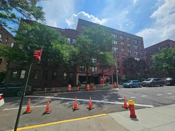 4131 51st St, Flushing, NY 11377