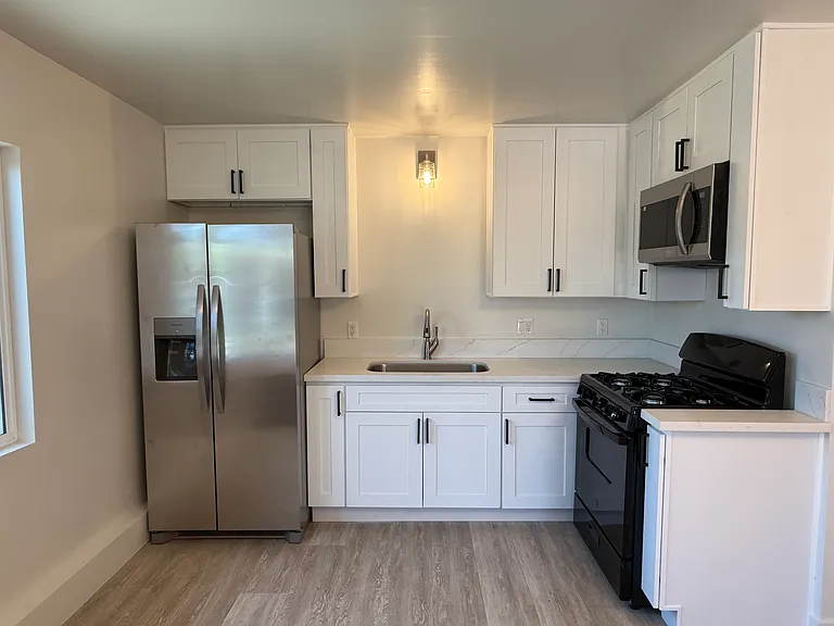 7029 Bellaire Ave #C — Photo 6
