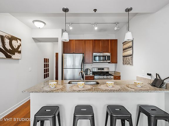 5th image of 1400 S Michigan Ave APT 1612
