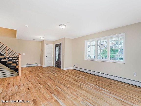 4th image of 19 Glenwood Ave
